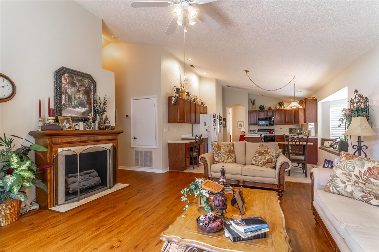 MAGNOLIA POINTE - Residential