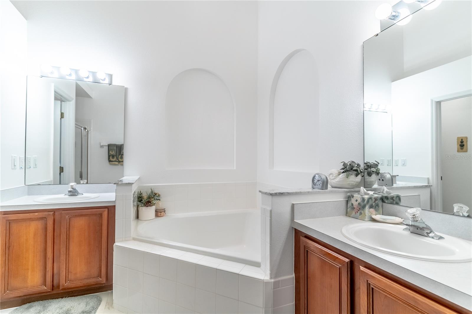 MAGNOLIA POINTE - Residential