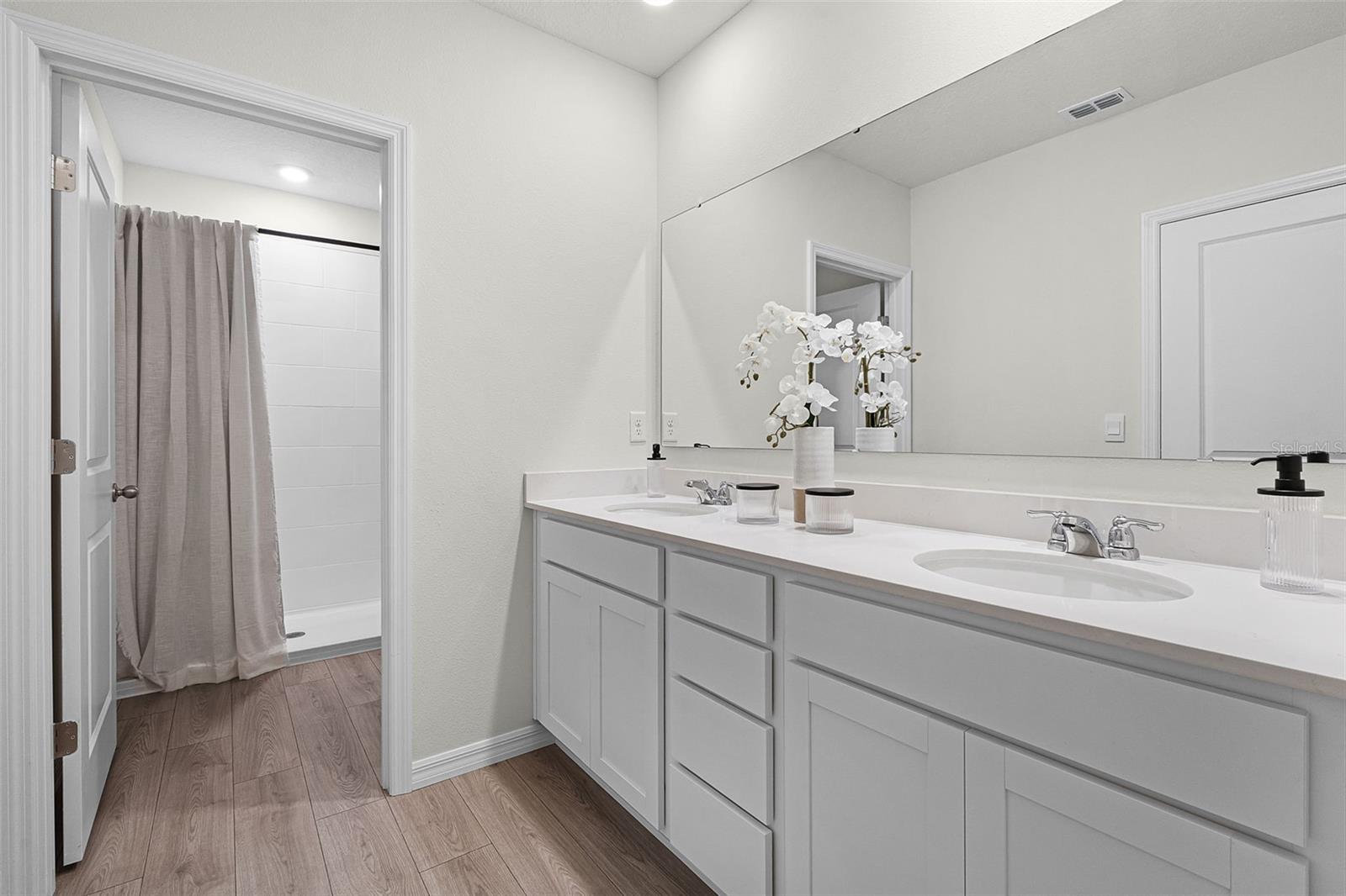 NONA WEST TWNHMS - Residential