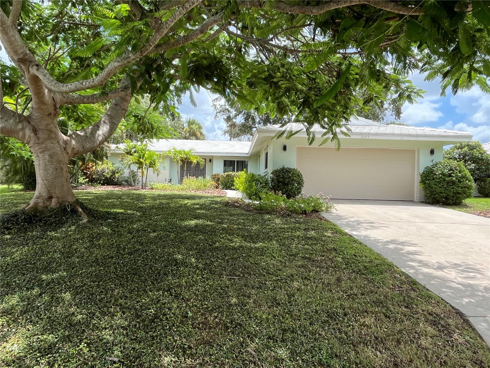 VILLAGE GREEN CLUB ESTATES - Residential