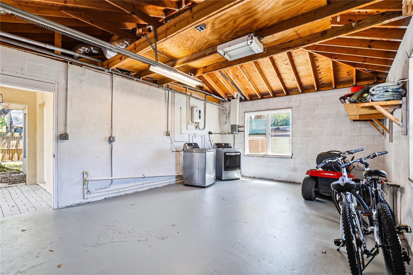 CREST LAKE SUB - Residential