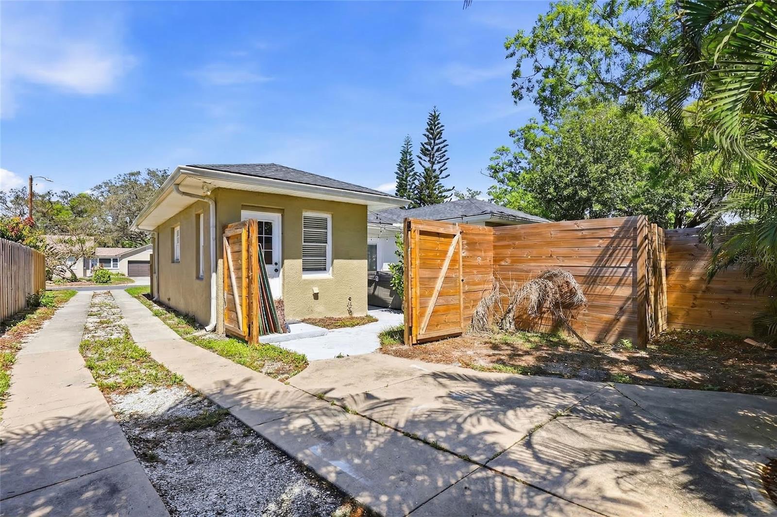 CREST LAKE SUB - Residential