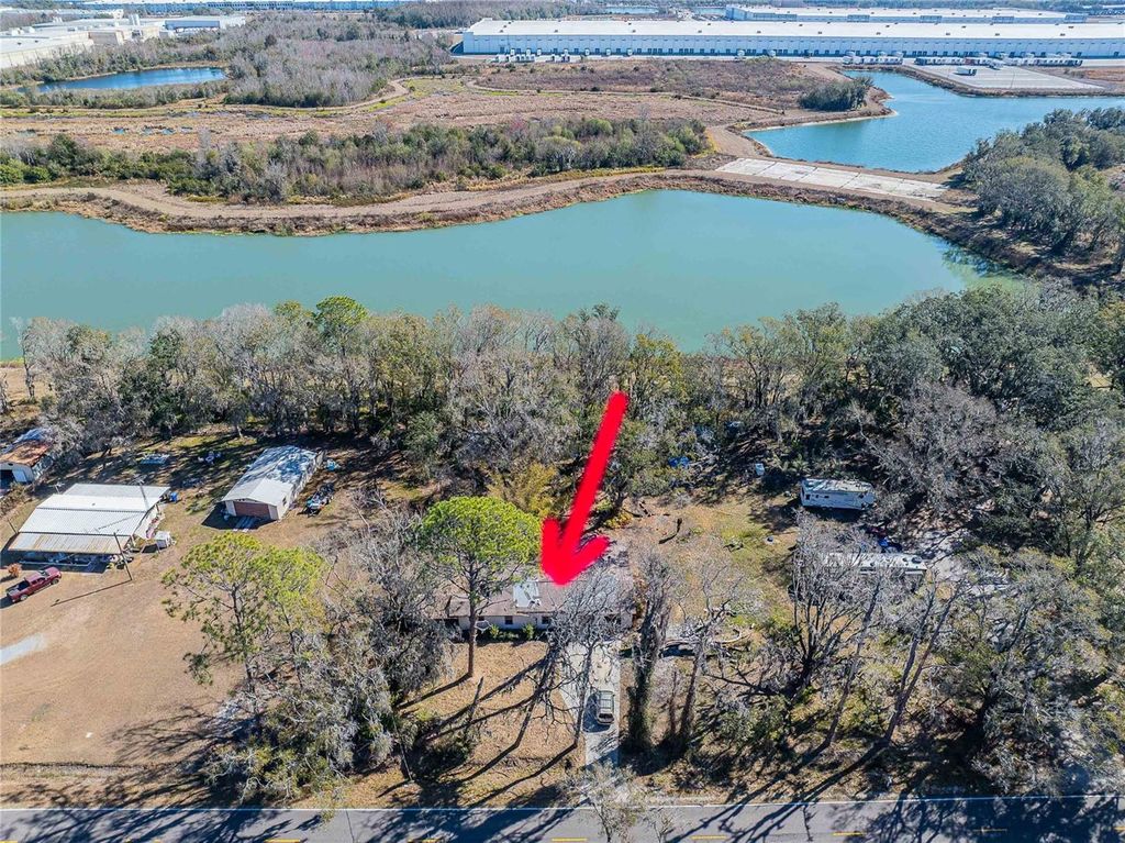 Photo of 606 S Wiggins Road, Plant City, FL 33566 (MLS # TB8474151)