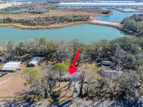 Photo of 606 S Wiggins Road, Plant City, FL 33566 (MLS # TB8474151)