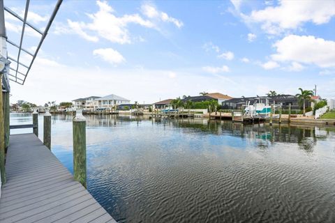 A home in PALMETTO