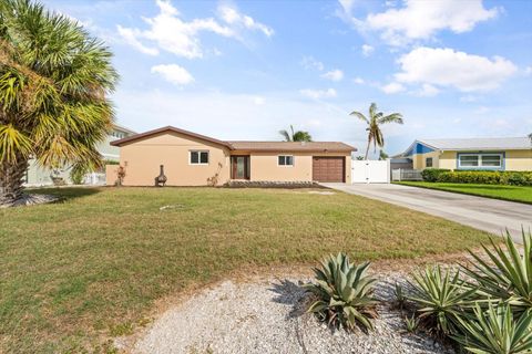 A home in PALMETTO