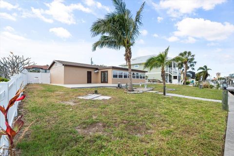 A home in PALMETTO