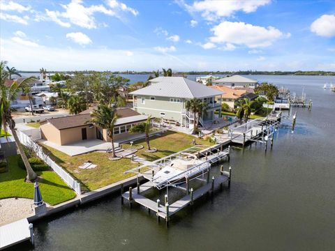 A home in PALMETTO