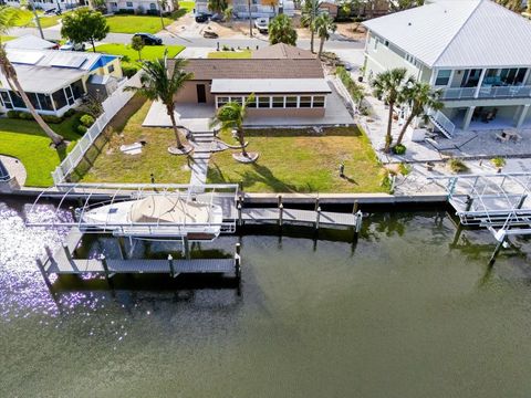 A home in PALMETTO