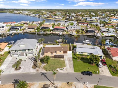 A home in PALMETTO