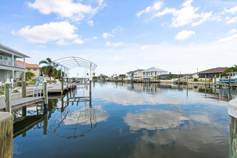 A home in PALMETTO