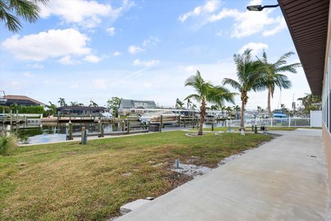 A home in PALMETTO