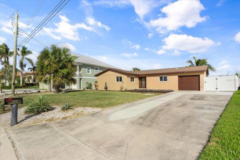 A home in PALMETTO