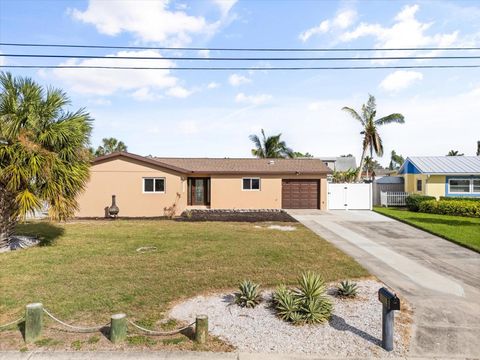 A home in PALMETTO