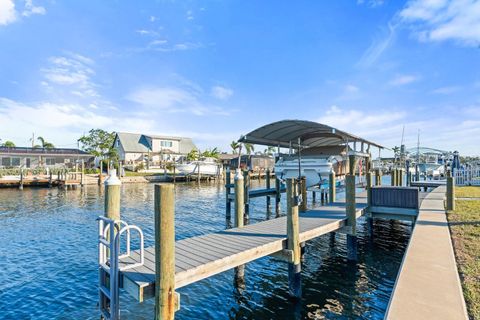 A home in PALMETTO