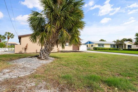 A home in PALMETTO