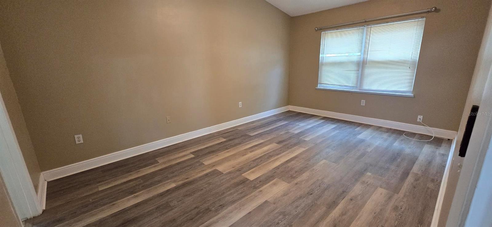 DELTONA LAKES UNIT 40 - Residential Lease