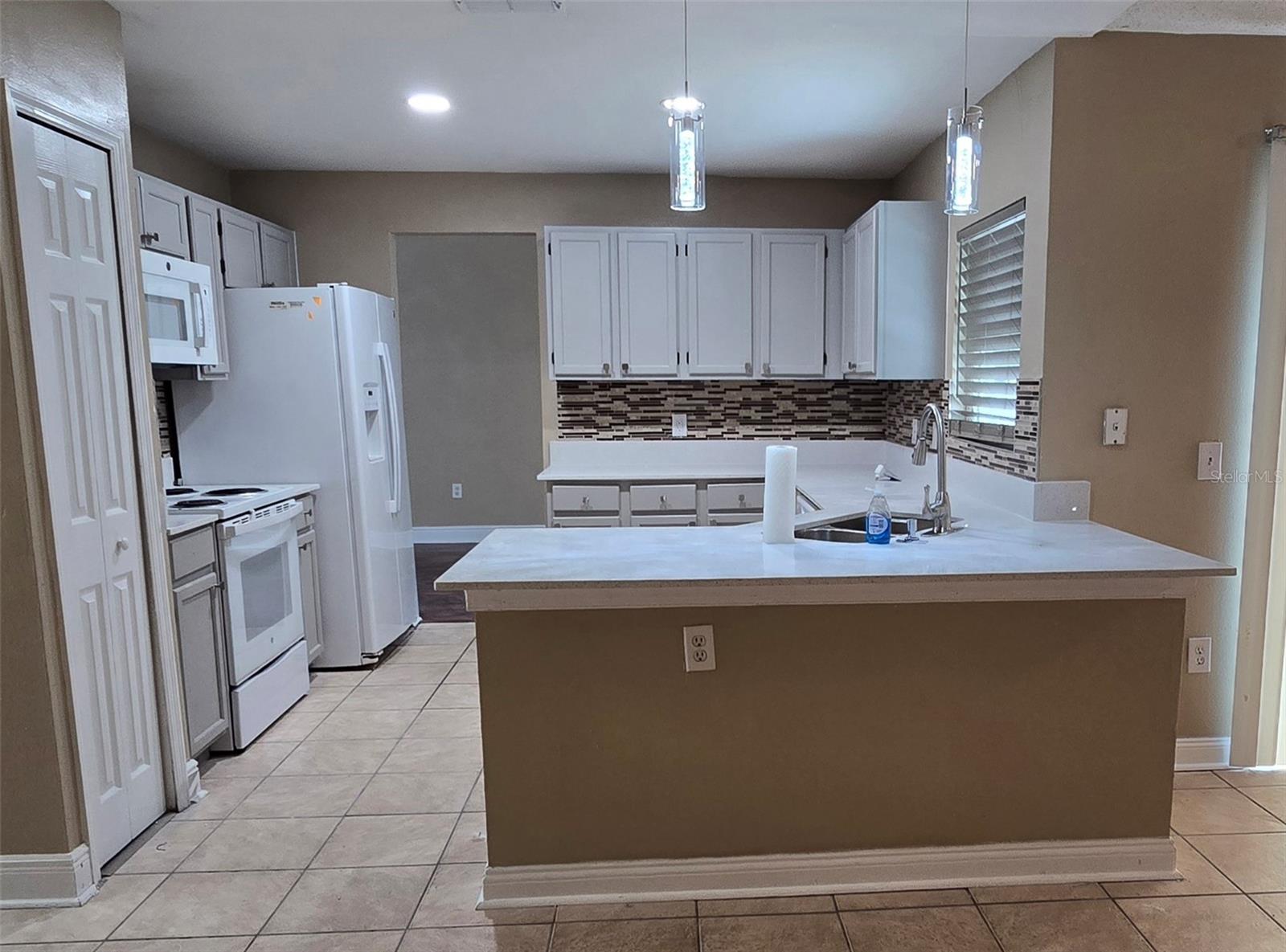 DELTONA LAKES UNIT 40 - Residential Lease