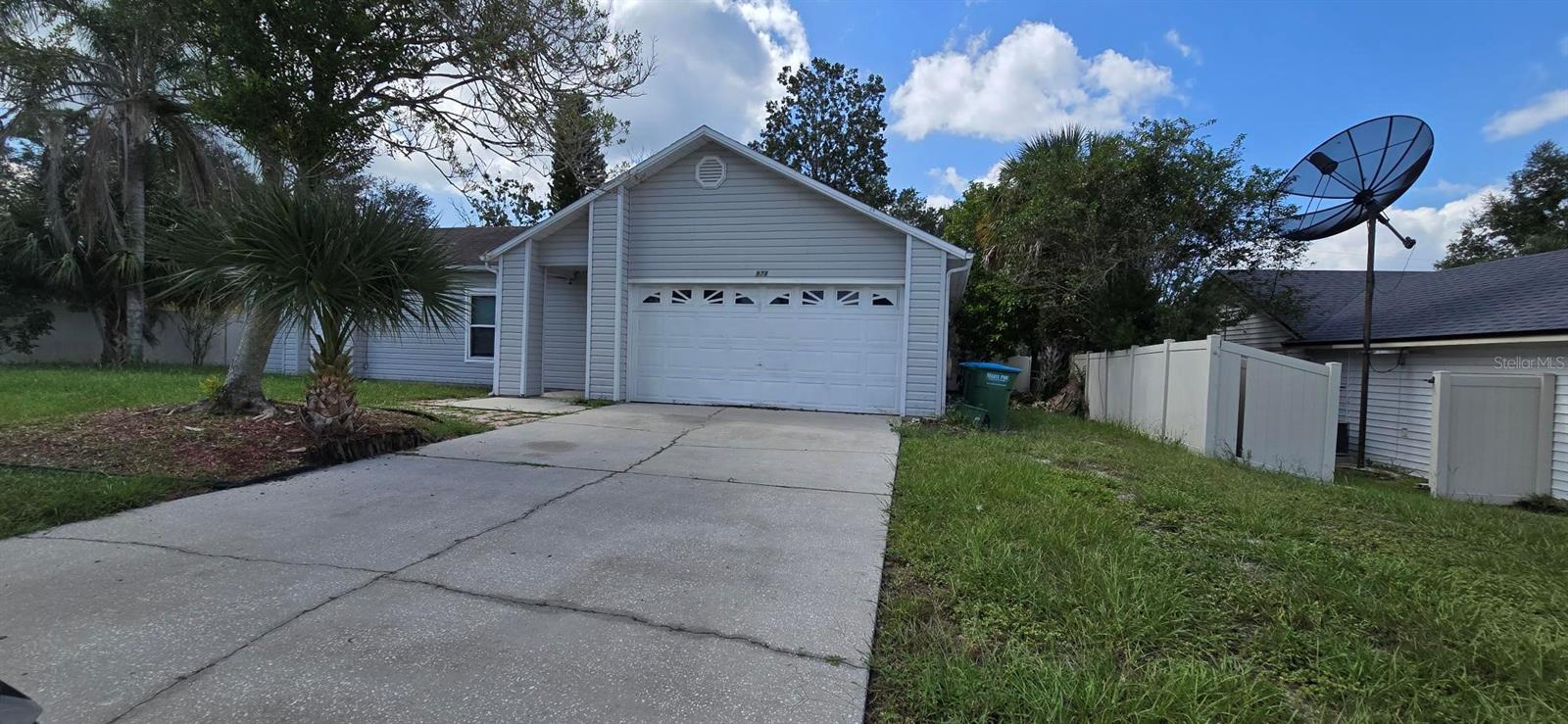 DELTONA LAKES UNIT 40 - Residential Lease