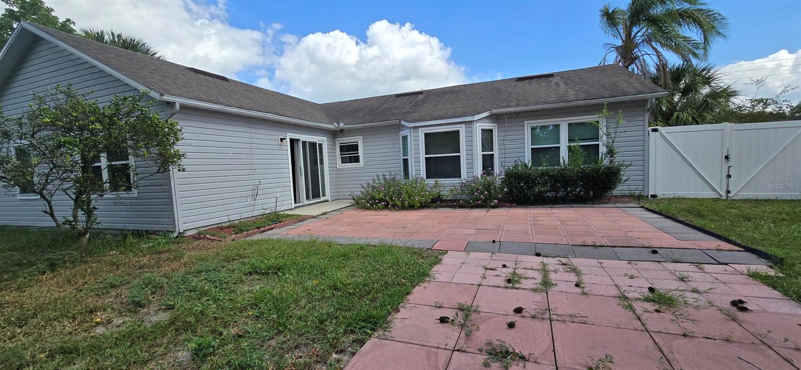 DELTONA LAKES UNIT 40 - Residential Lease