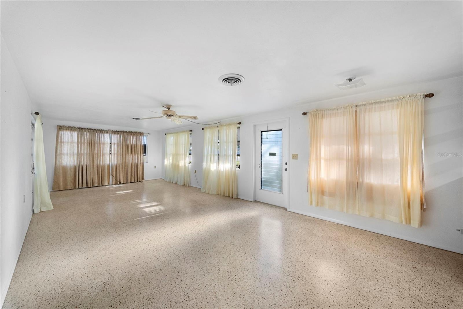 JENNABELLE LANE - Residential