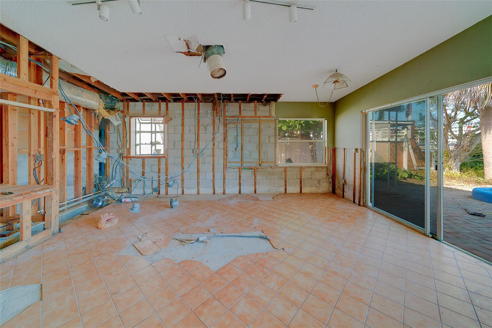 PASADENA ISLE - Residential