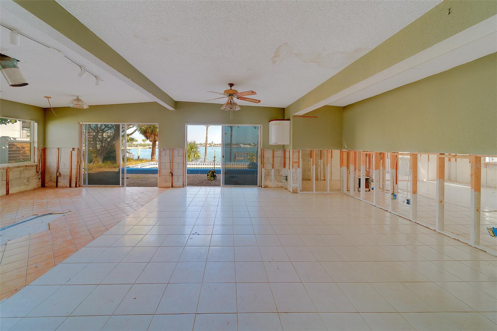 PASADENA ISLE - Residential