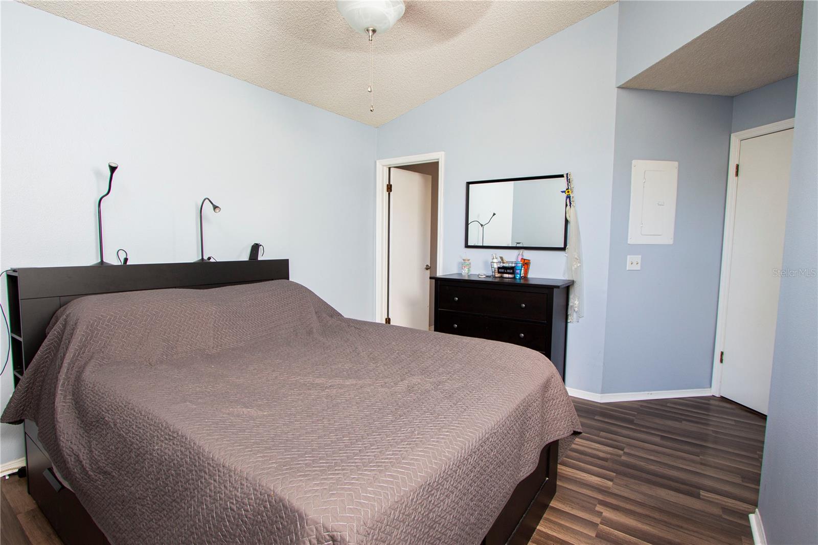 TOWNHOMES OF COUNTRY RUN PH - Residential