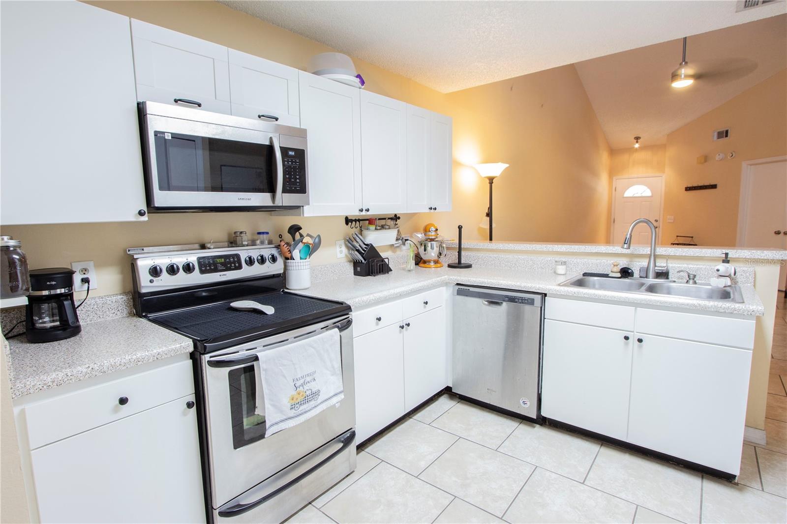 TOWNHOMES OF COUNTRY RUN PH - Residential