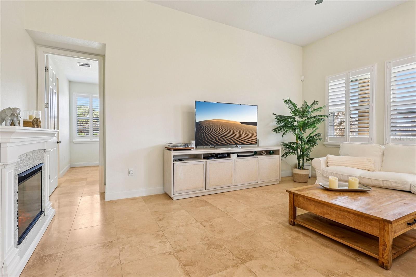 BELLALAGO PH 7L - Residential