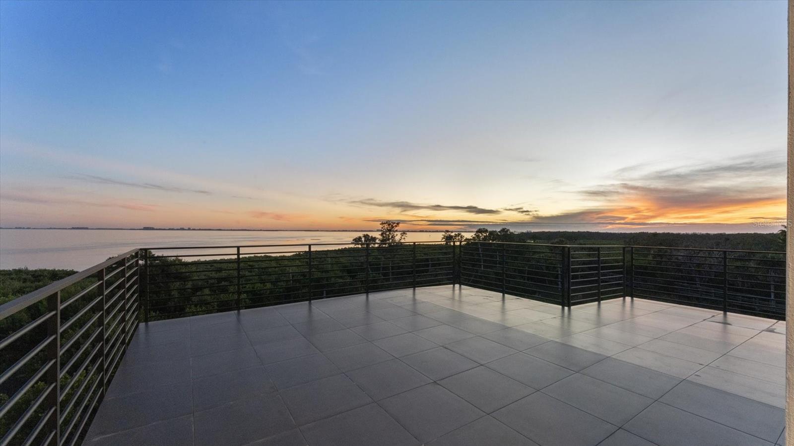 LEGENDS BAY - Residential