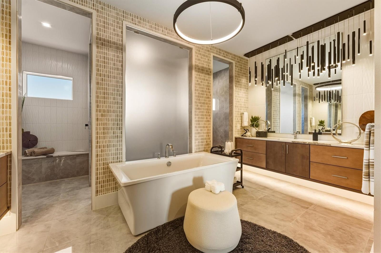 LEGENDS BAY - Residential