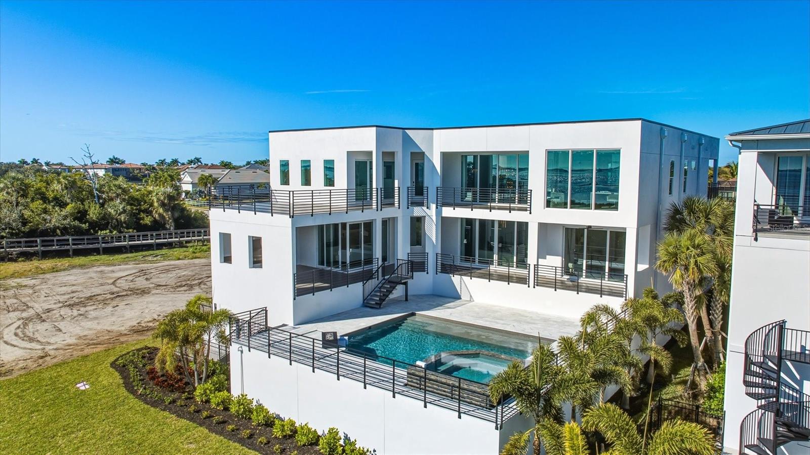 LEGENDS BAY - Residential