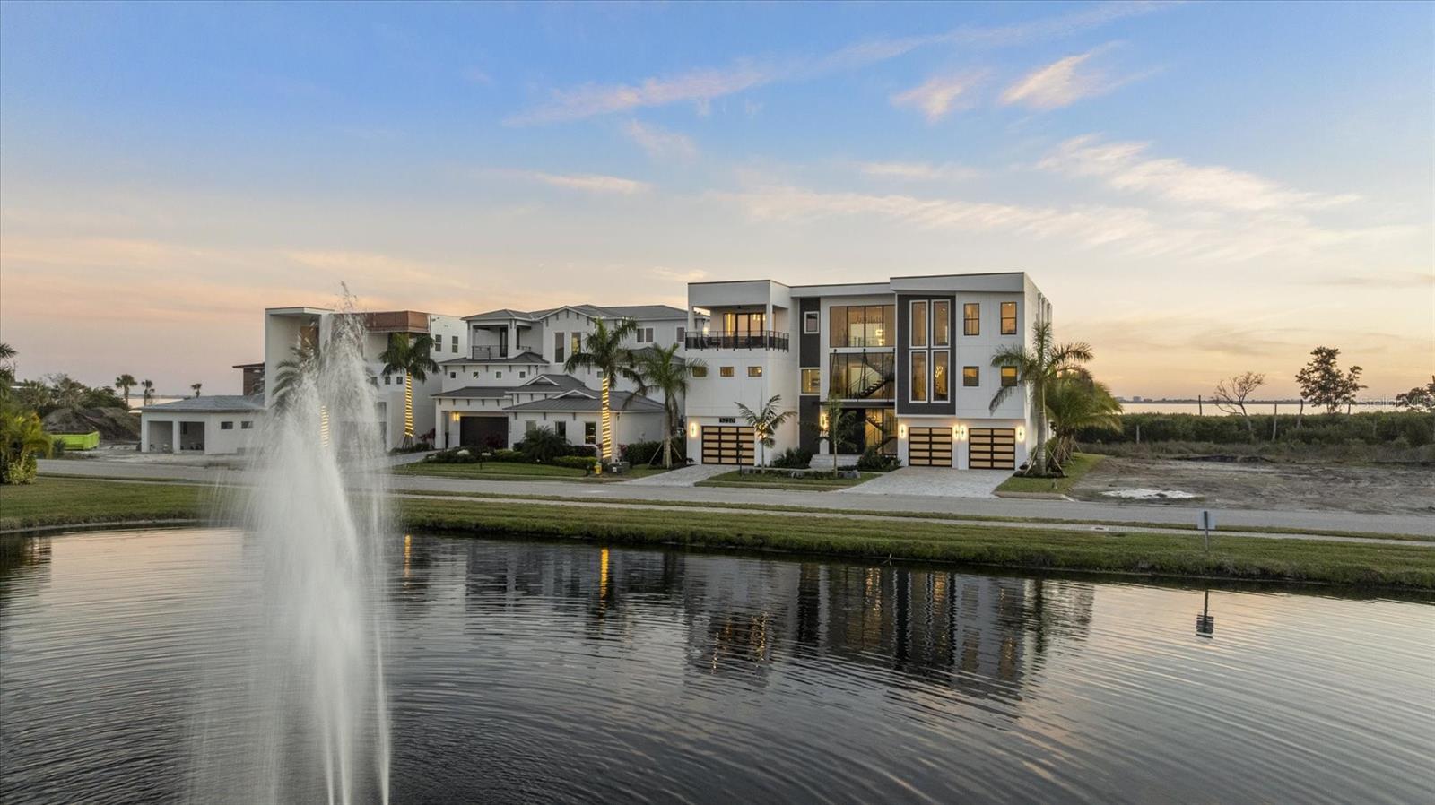 LEGENDS BAY - Residential