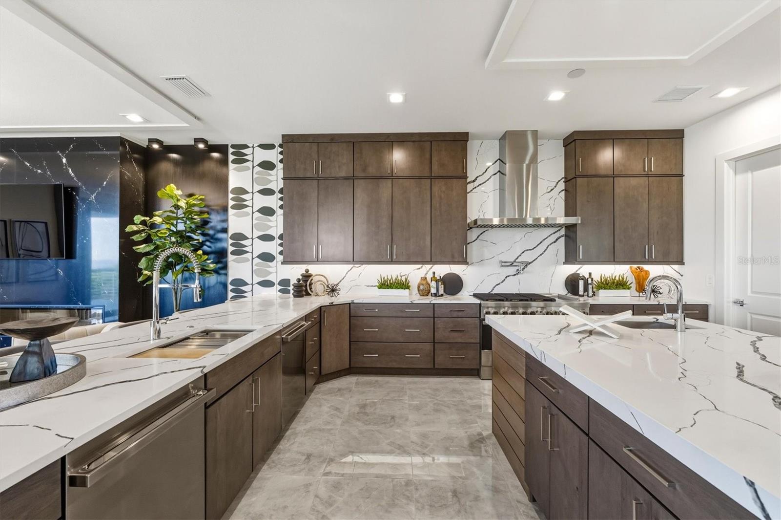 LEGENDS BAY - Residential