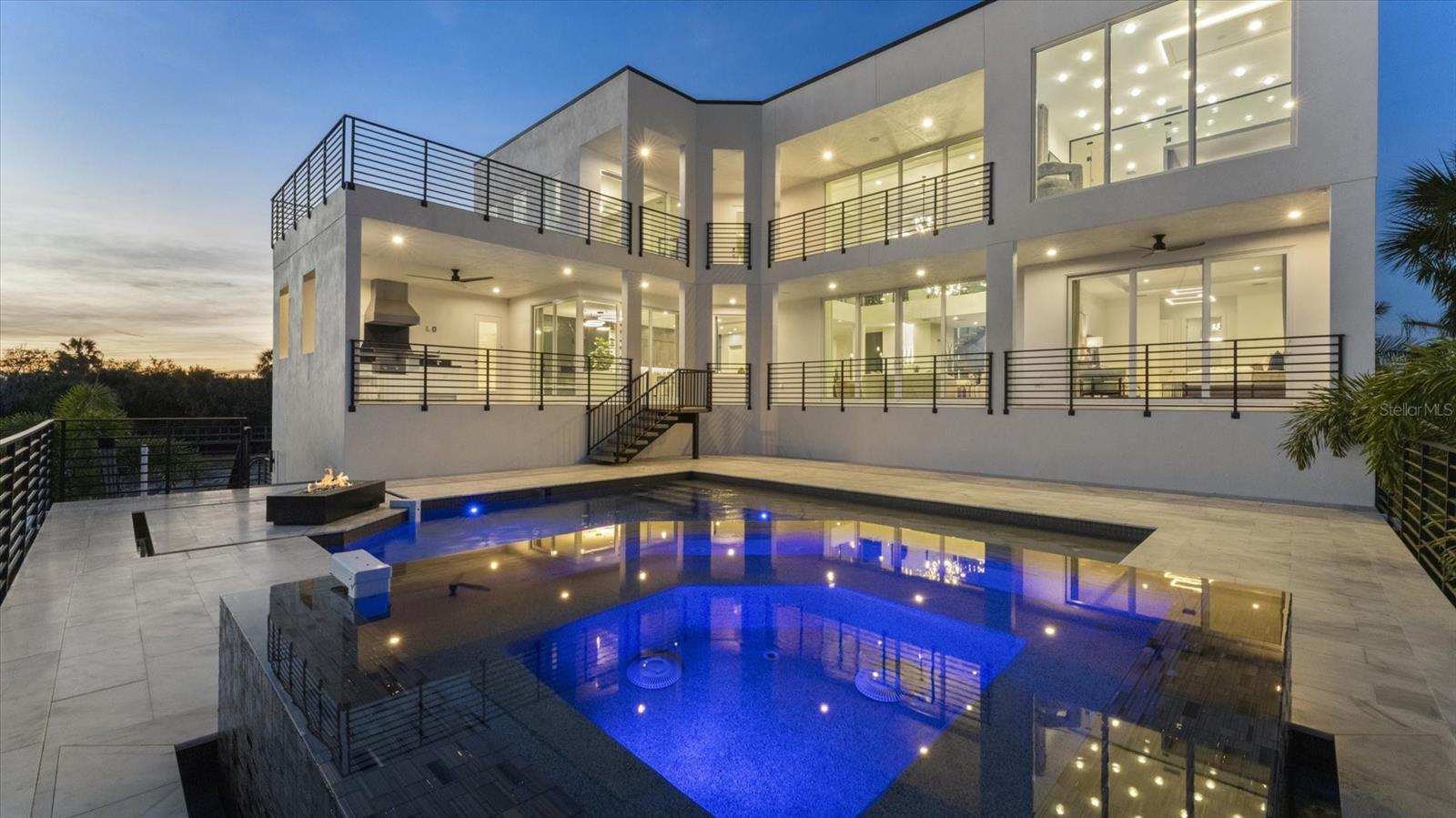 LEGENDS BAY - Residential