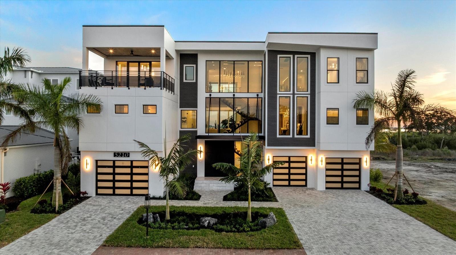 LEGENDS BAY - Residential