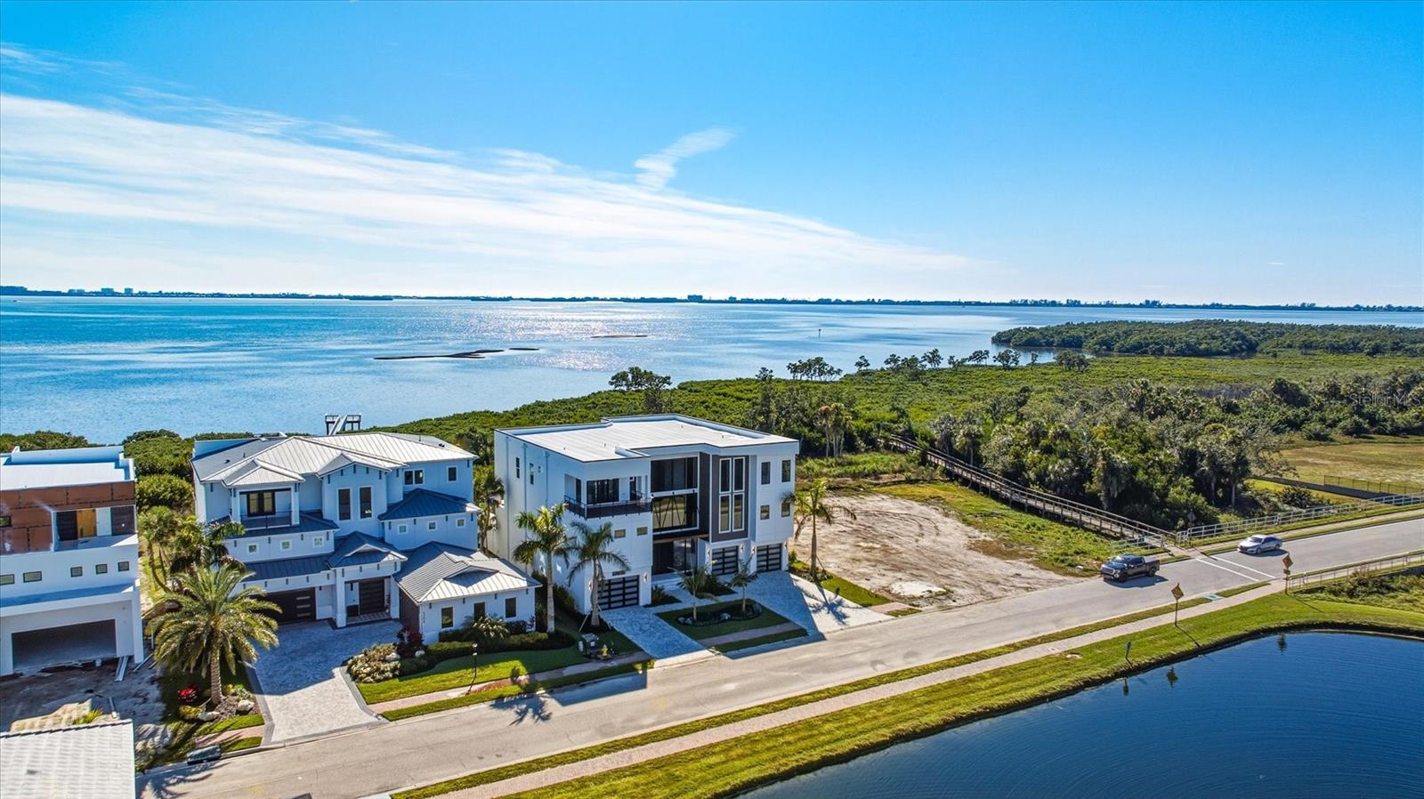 LEGENDS BAY - Residential