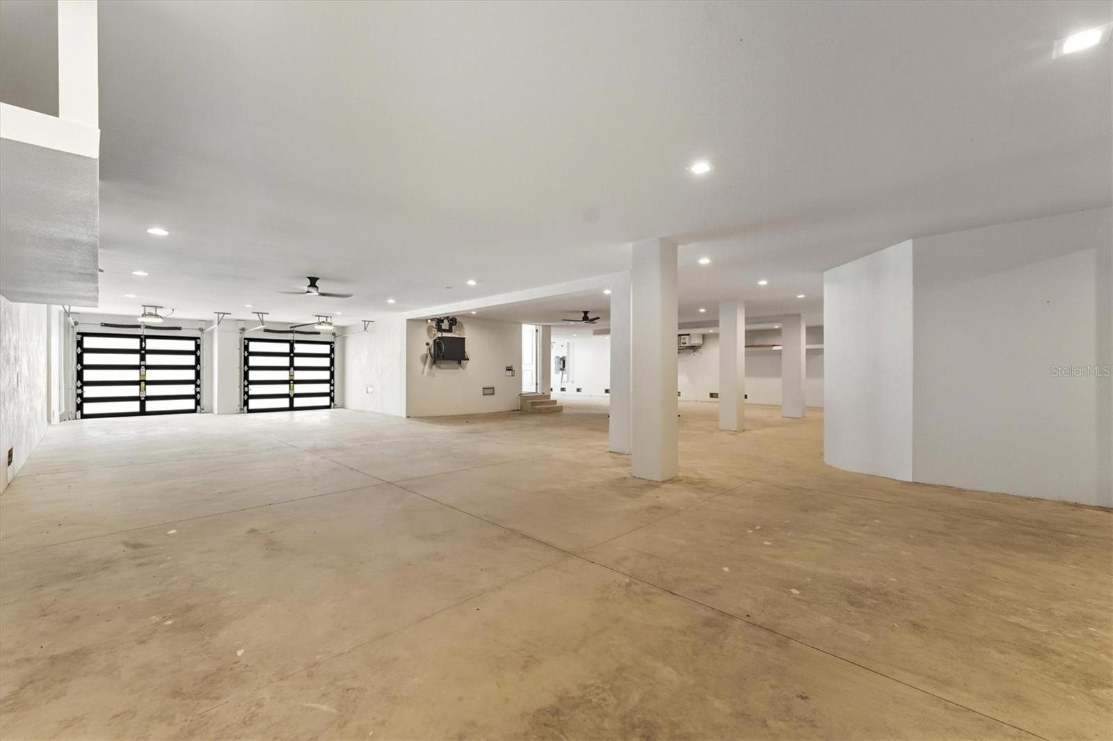 LEGENDS BAY - Residential