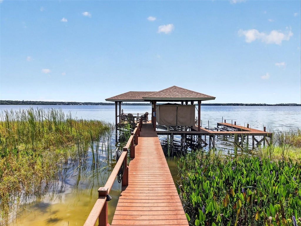 Photo of 3081 Lakeshore Drive, Mount Dora, FL 32757 (MLS # G5117467)