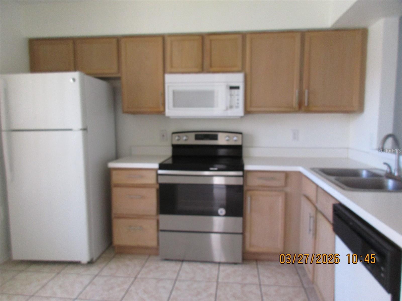 FAIRWAY GLEN AT MEADOW WOODS CONDO - Residential Lease