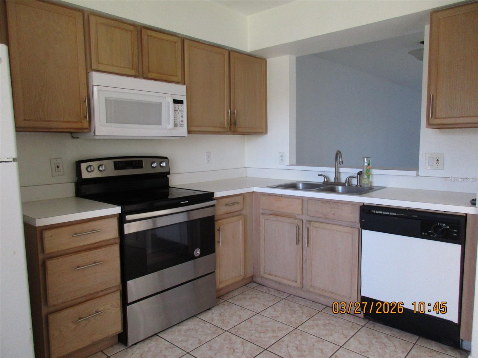 FAIRWAY GLEN AT MEADOW WOODS CONDO - Residential Lease