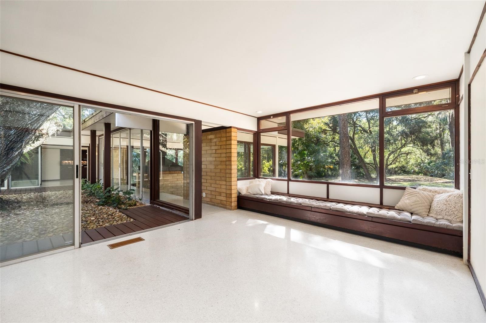 MAGNOLIA ESTATES - Residential