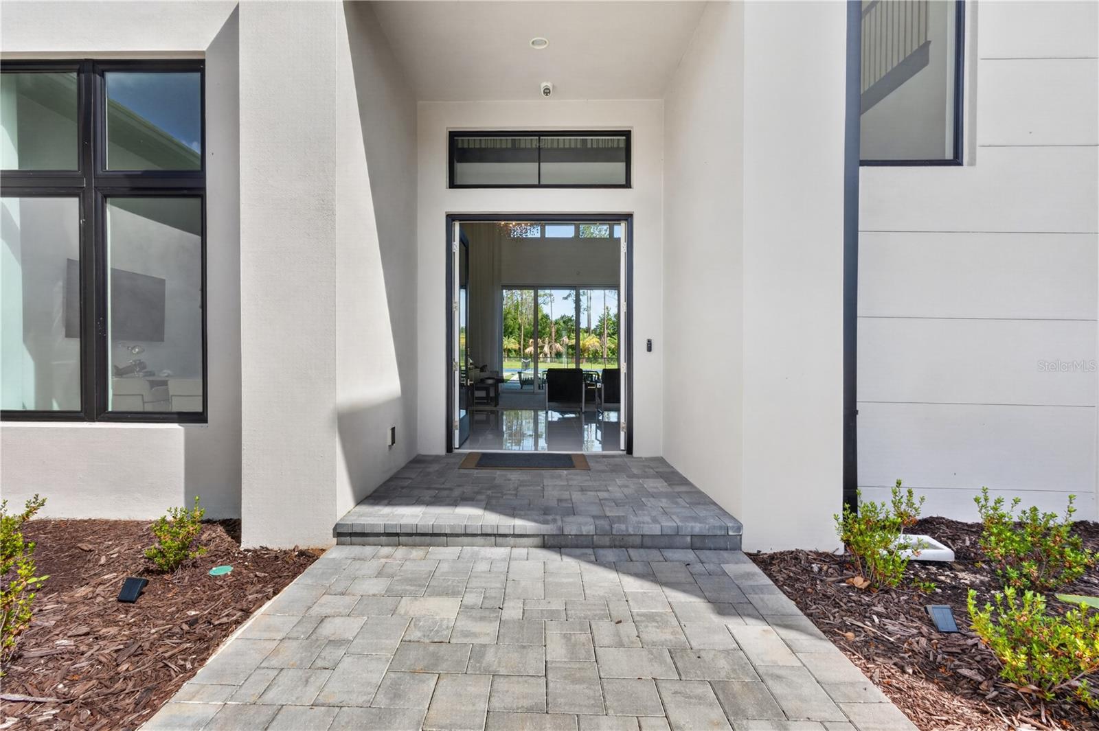 16044 PENDIO DRIVE