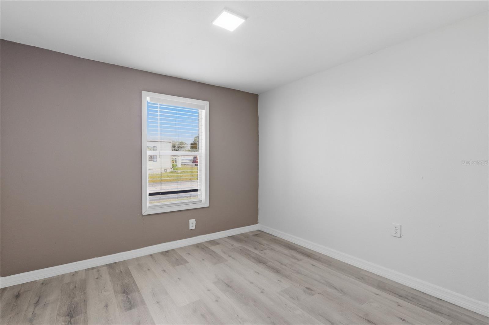 SANDALWOOD MOBILE HOME - Residential
