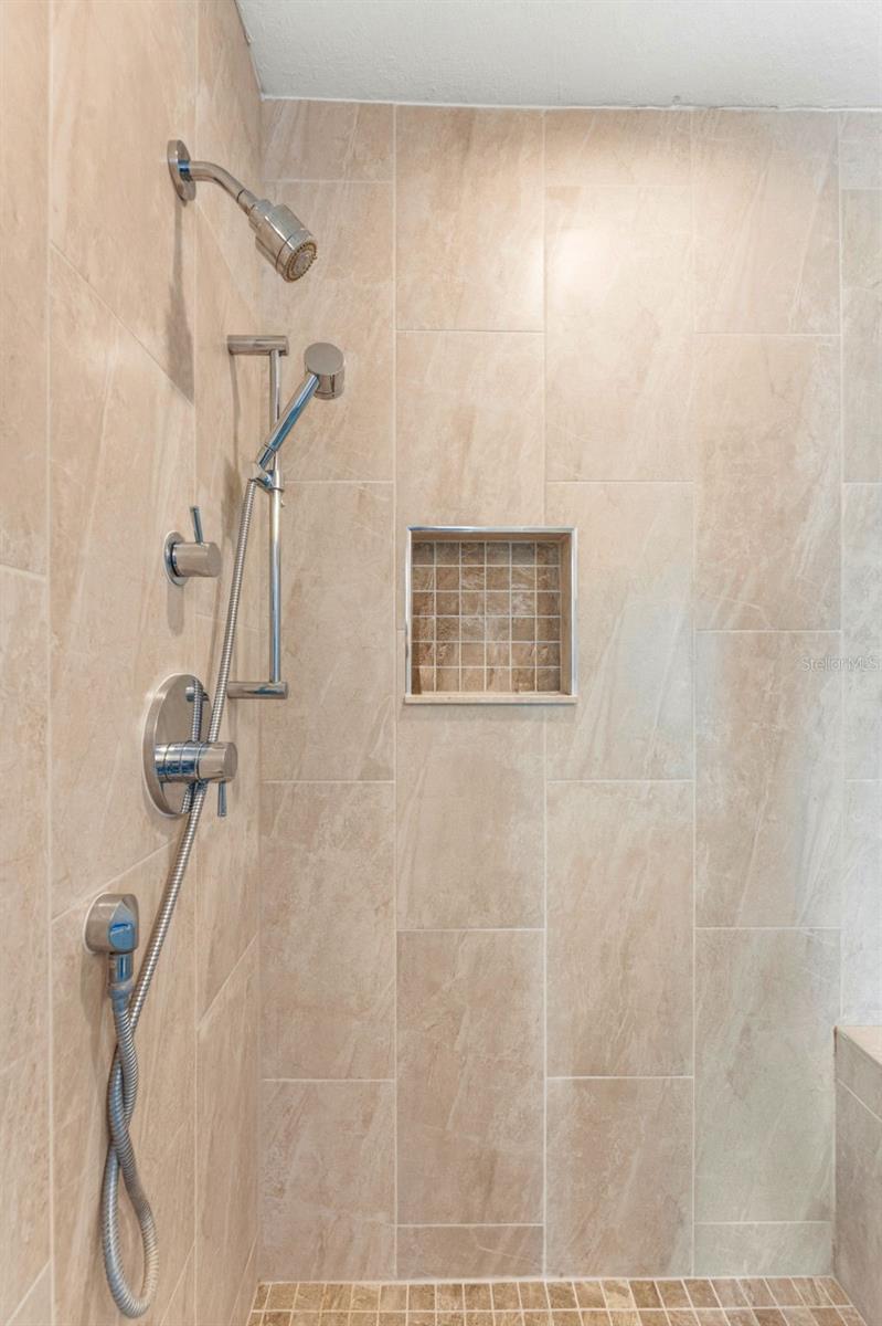 DAVIS ISLANDS PB10 PG52 TO 57 - Residential