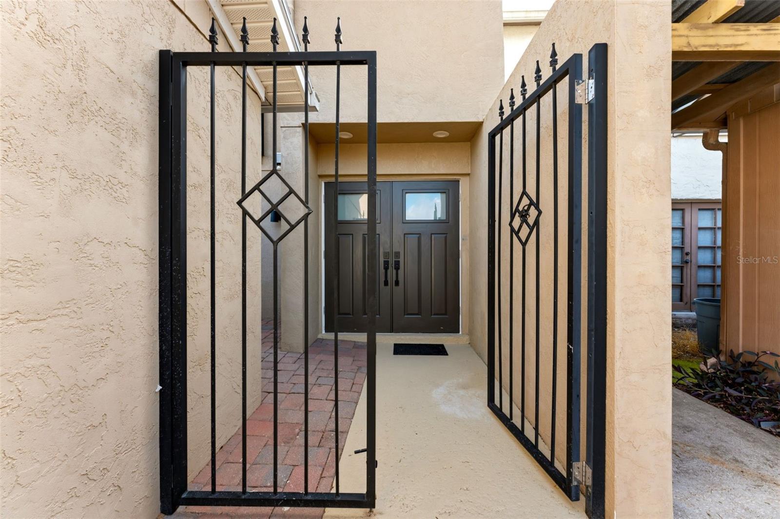 DAVIS ISLANDS PB10 PG52 TO 57 - Residential