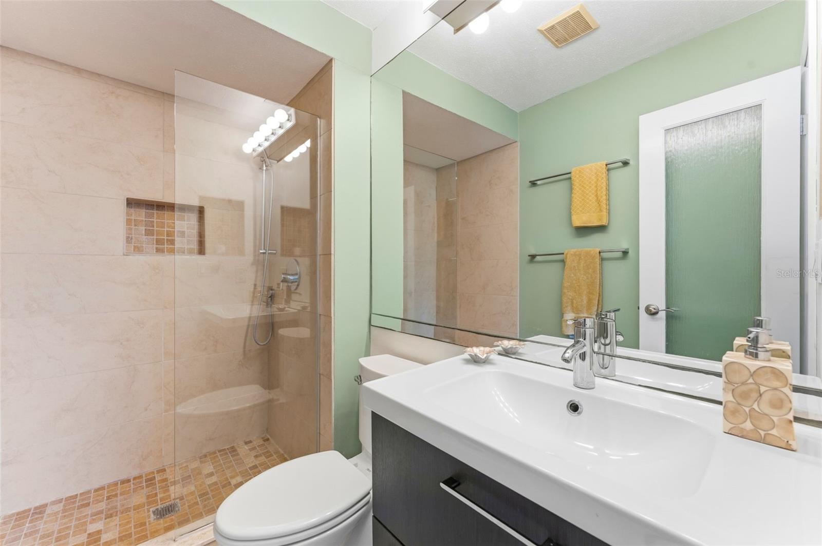 DAVIS ISLANDS PB10 PG52 TO 57 - Residential