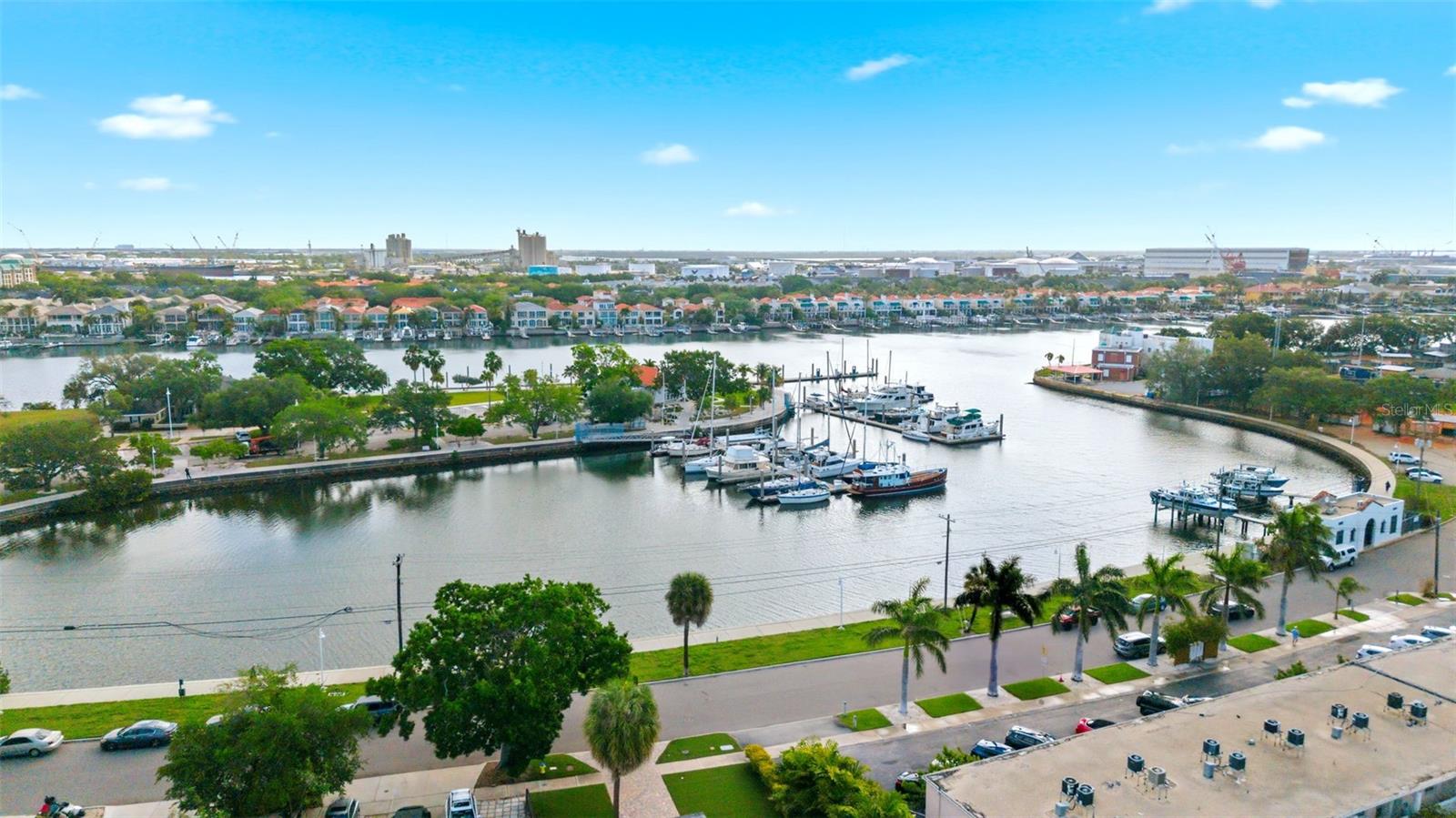 DAVIS ISLANDS PB10 PG52 TO 57 - Residential