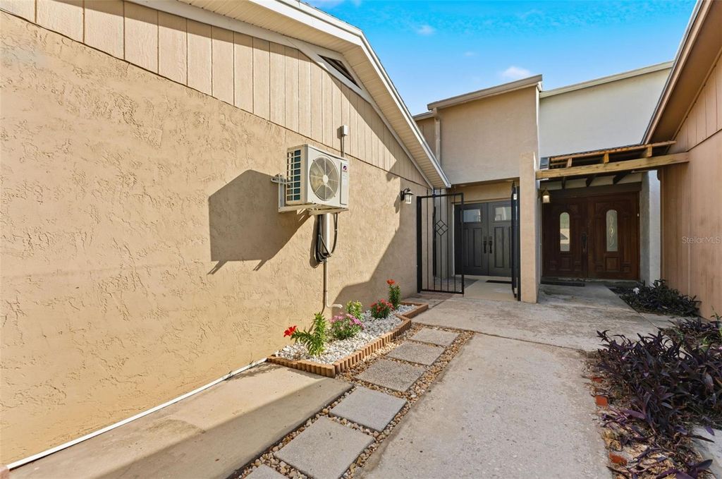 Photo of 105 E Davis Boulevard #B, Tampa, FL 33606 (MLS # TB8496058)